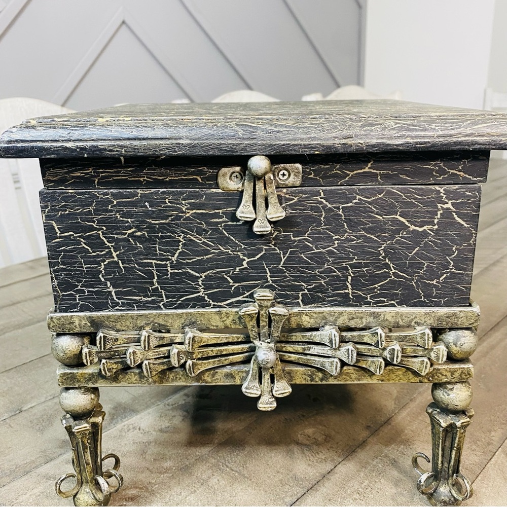 Handcrafted Maja Designs Vintage Decorative Box by Artist Milton Antonio Jurado